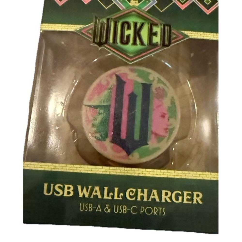Wicked USB Wall Charger Green Gold New In Box - Picture 5 of 5